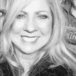 Meet your Posher, Dena